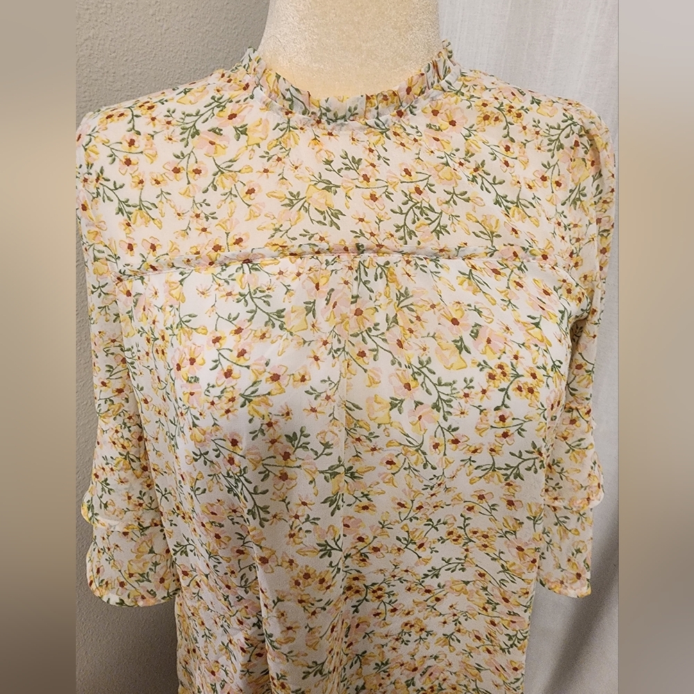 Floral Ruffle Sleeve Blouse - Picture 2 of 13